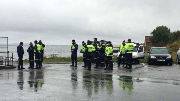 Reiser med ferge for å hindre dynamitt-transport