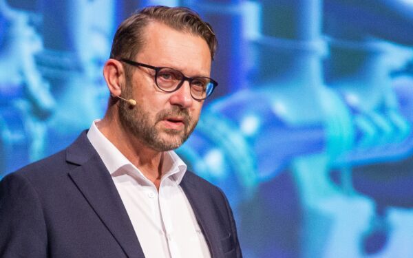 Går av som toppleiar etter 20 år