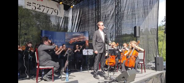 Folkefest i Tomrefjord