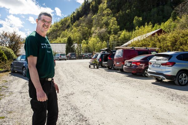Måtte ut for å dirigere trafikken ved gartneriet