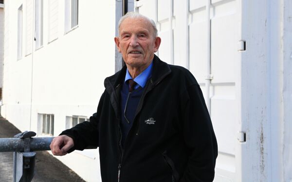 Starta bilverkstad i gamle tyskerbrakker