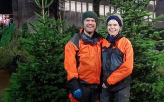Juletre-kongen på Hjelmeland let systra selje på Vestnes