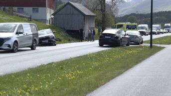 Til sjukehuset etter bilulykke