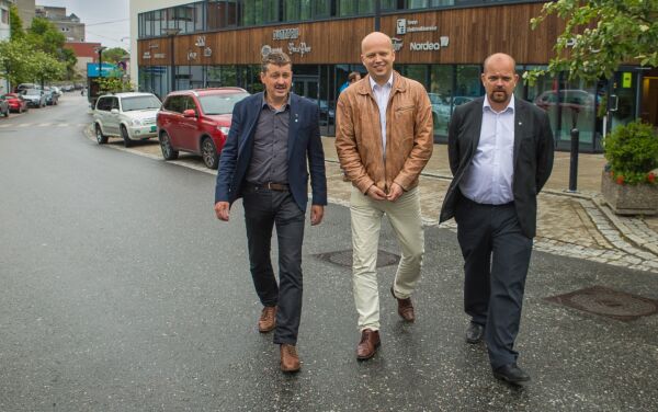 Finansminister Vedum til folkemøte i Brattvåg